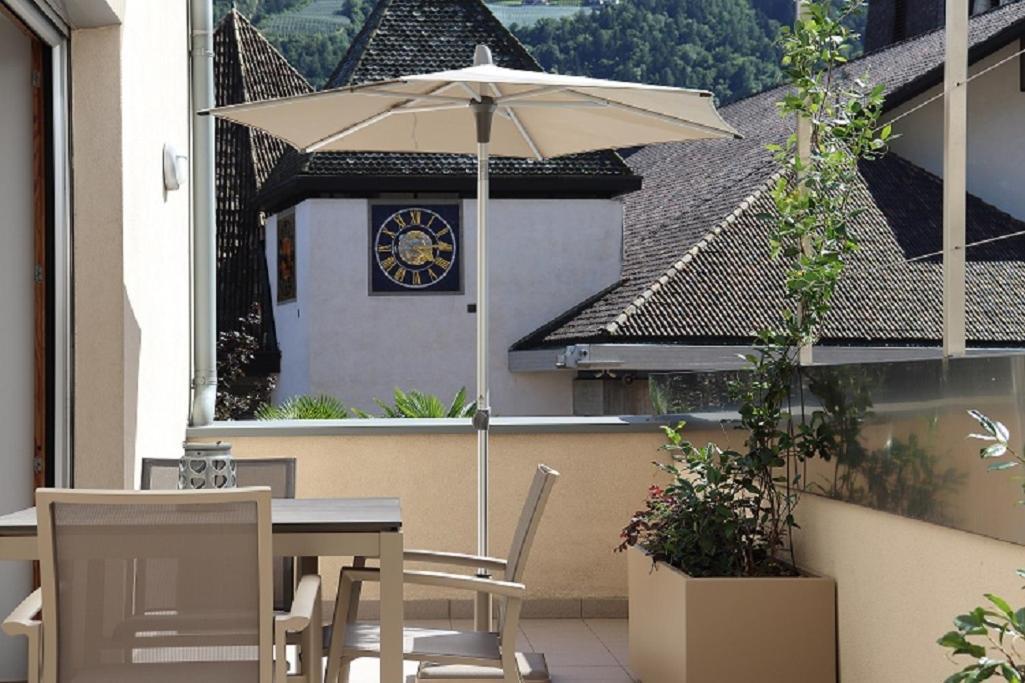 Ferienwohnung Mit Garage, Fahrradraum Und Sehr Grosser Sonnenverwoehnten Terrasse Algund Buitenkant foto
