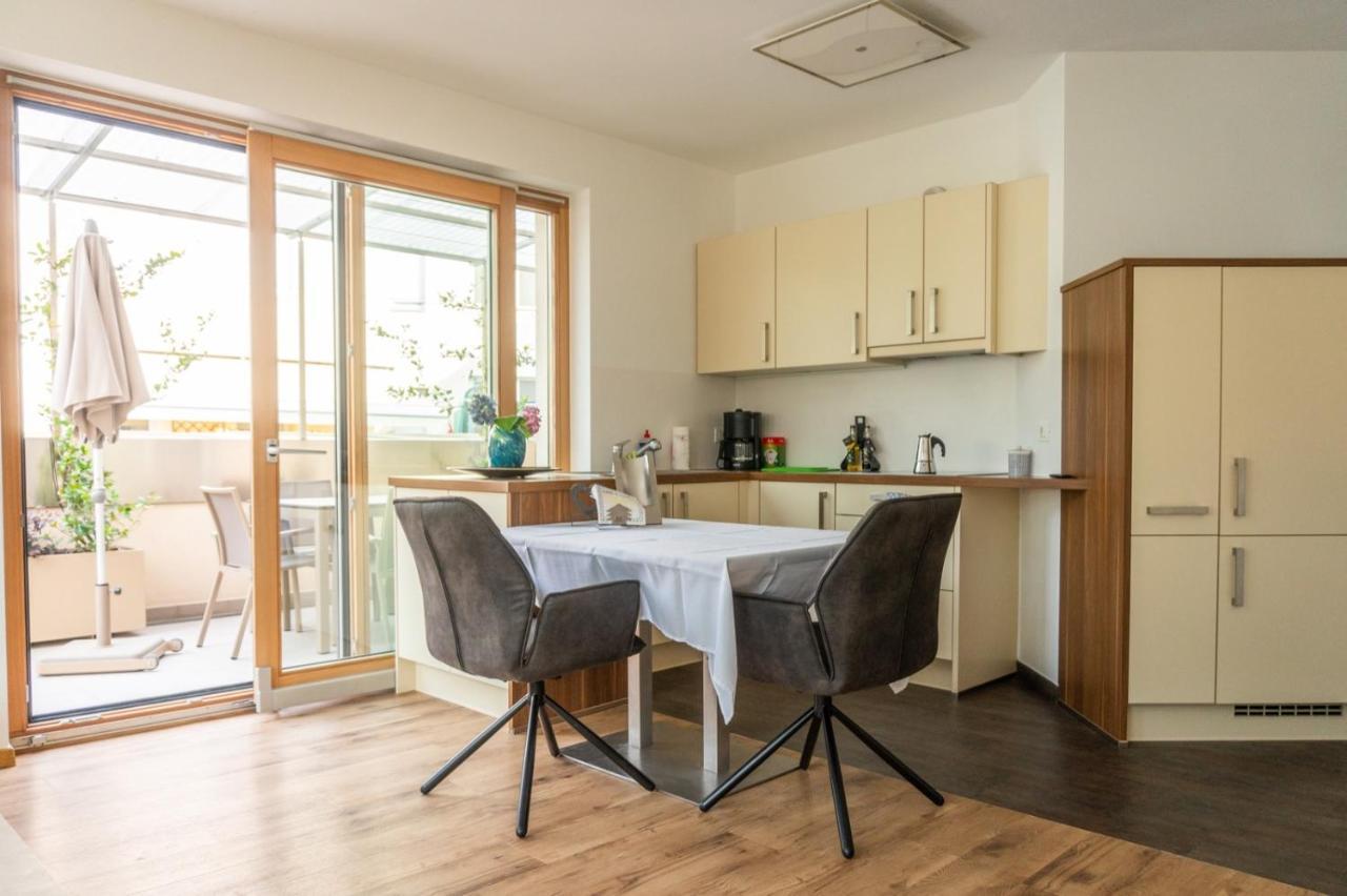 Ferienwohnung Mit Garage, Fahrradraum Und Sehr Grosser Sonnenverwoehnten Terrasse Algund Buitenkant foto