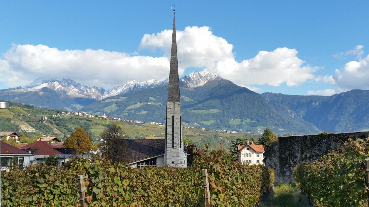 Ferienwohnung Mit Garage, Fahrradraum Und Sehr Grosser Sonnenverwoehnten Terrasse Algund Buitenkant foto