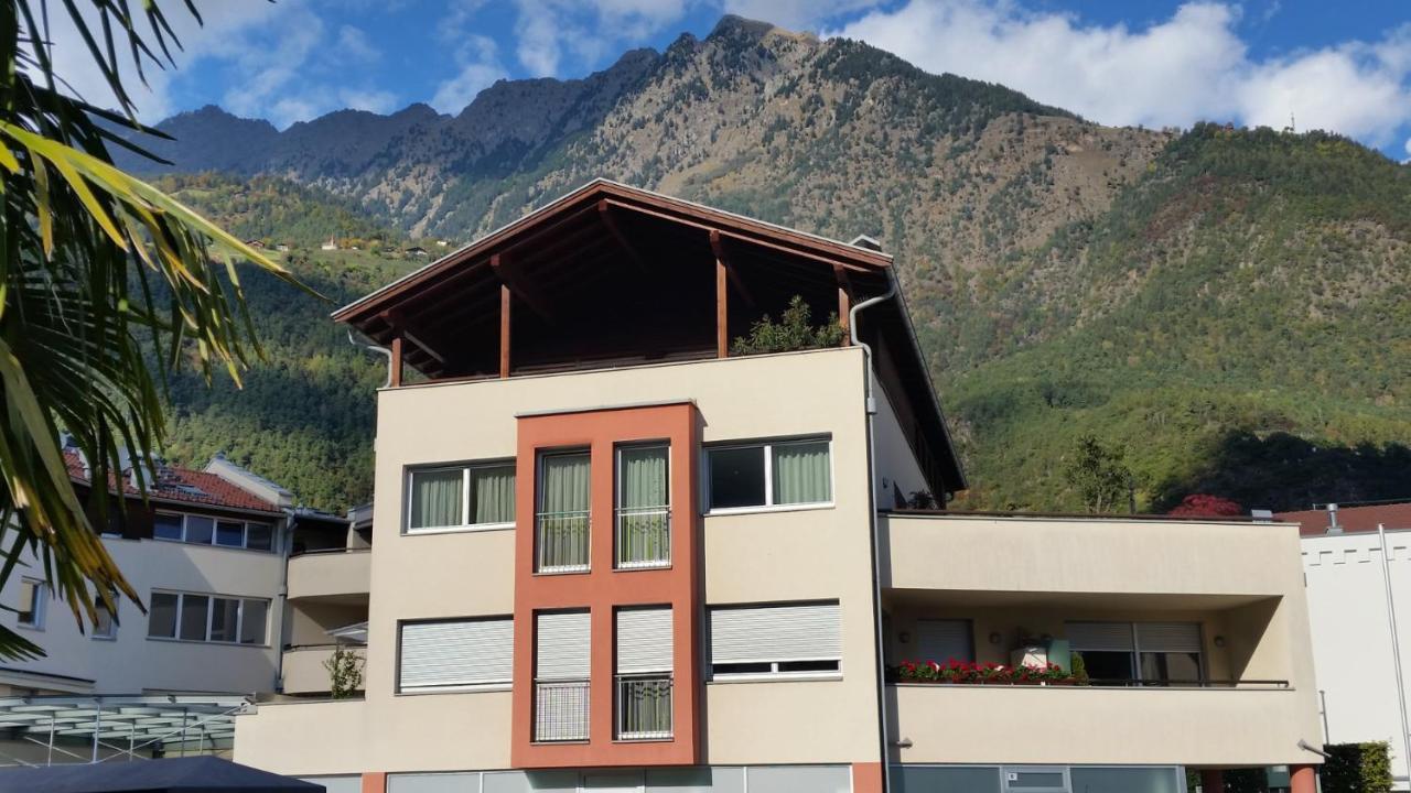 Ferienwohnung Mit Garage, Fahrradraum Und Sehr Grosser Sonnenverwoehnten Terrasse Algund Buitenkant foto